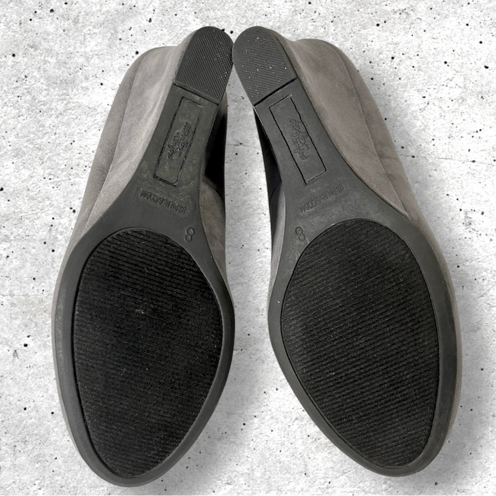 Dexflex Comfort Faux Suede Gray Wedge Heels. Size 8 - Picture 11 of 12